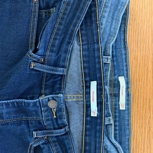 LEVI’s jeans!!! 2 pair like new!!!